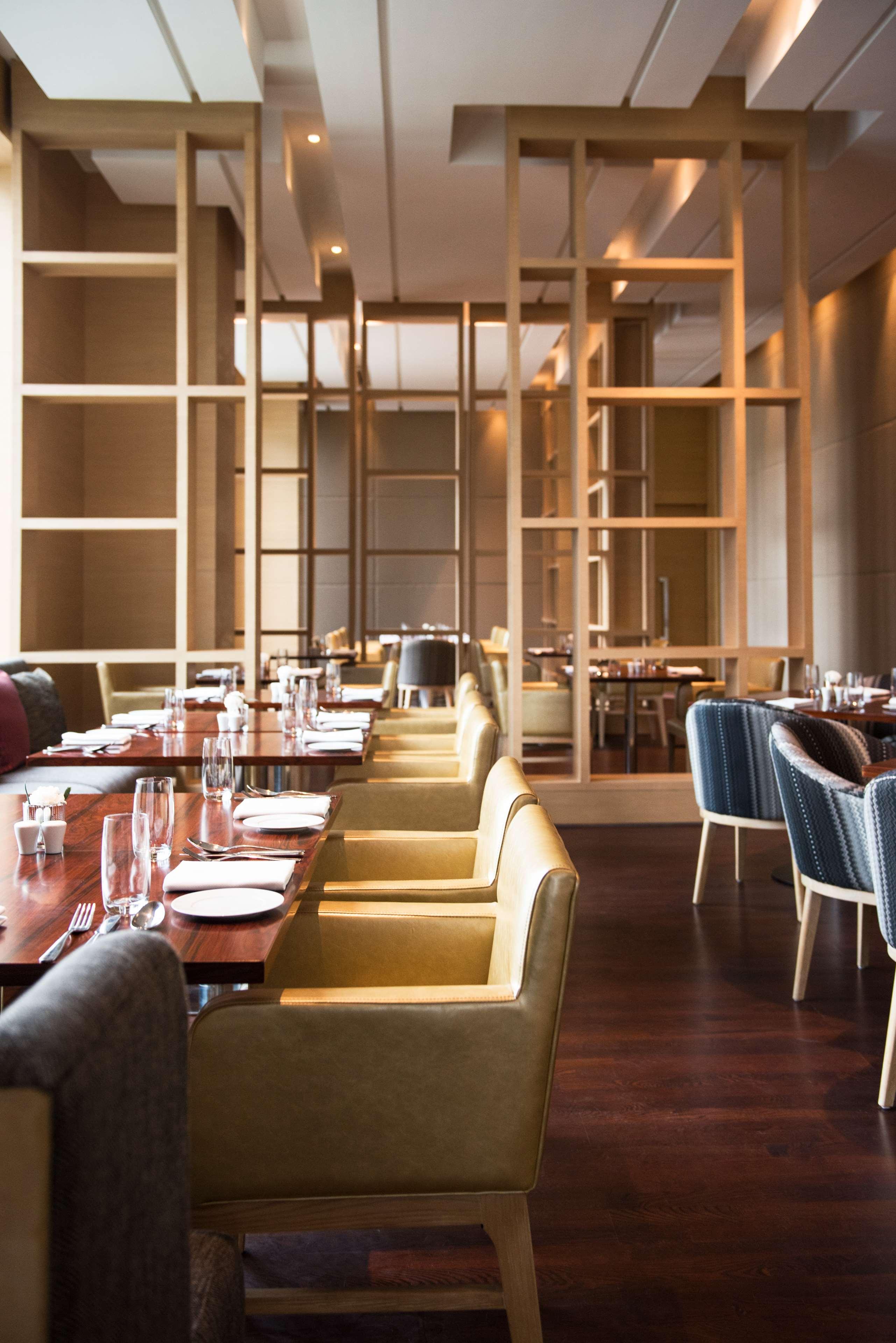 Hyatt Regency Lucknow Gomti Nagar Hotel Exterior photo The interior of the restaurant