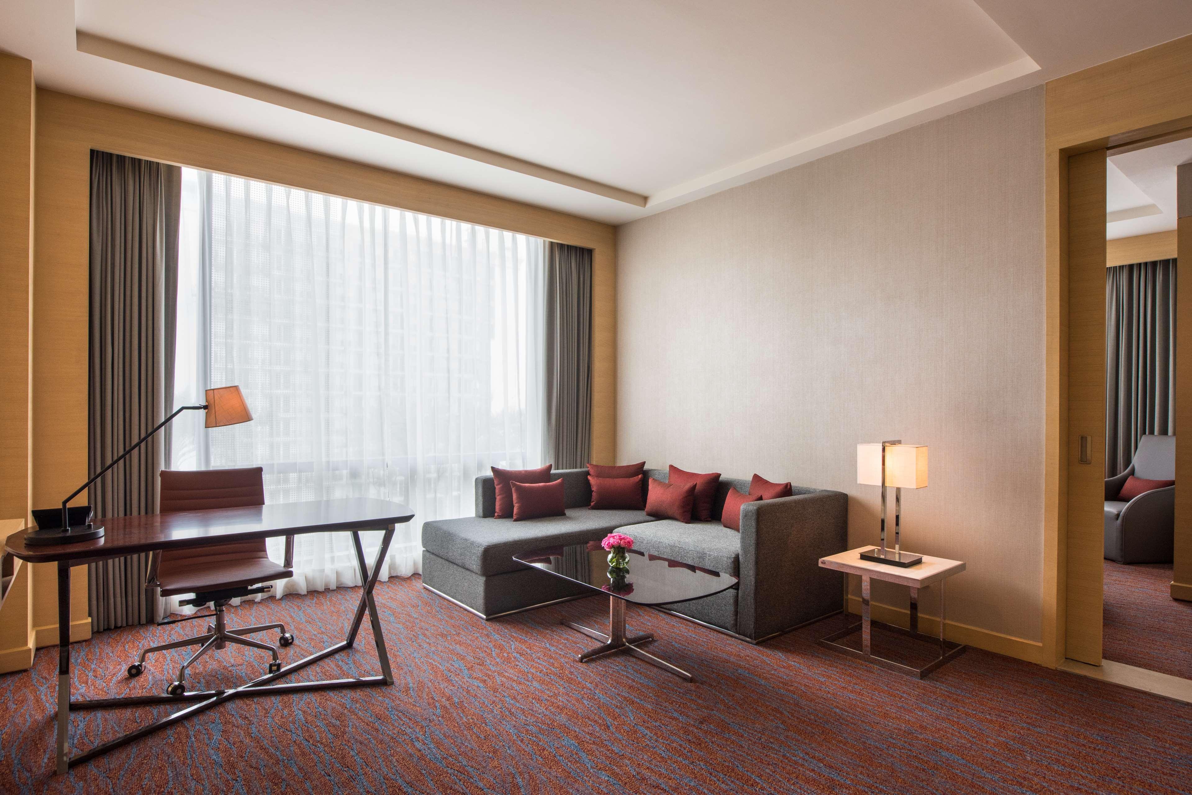 Hyatt Regency Lucknow Gomti Nagar Hotel Exterior photo A living room in a suite at the hotel