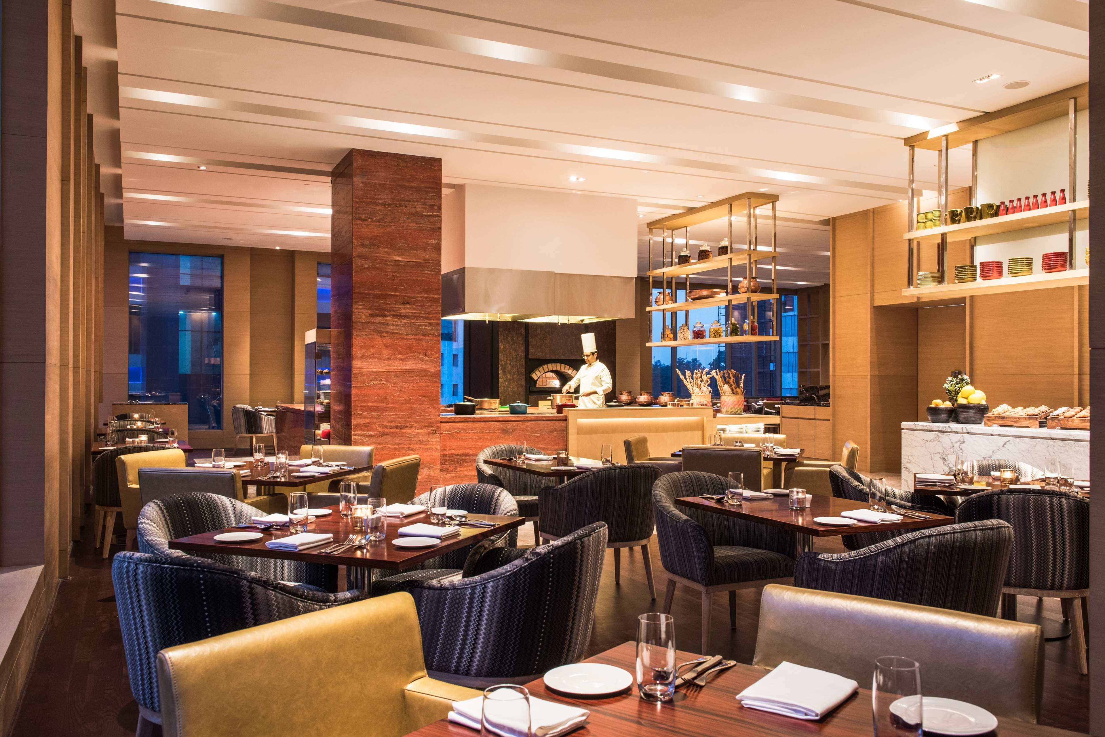 Hyatt Regency Lucknow Gomti Nagar Hotel Exterior photo The restaurant