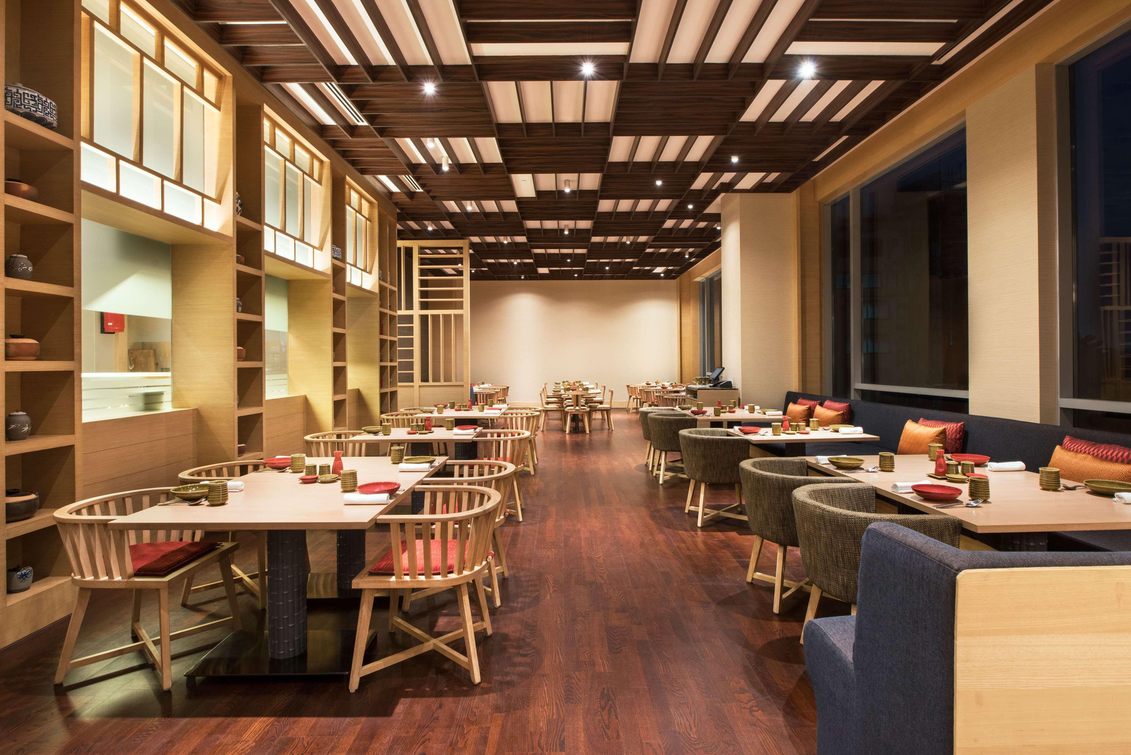Hyatt Regency Lucknow Gomti Nagar Hotel Exterior photo The interior of a restaurant