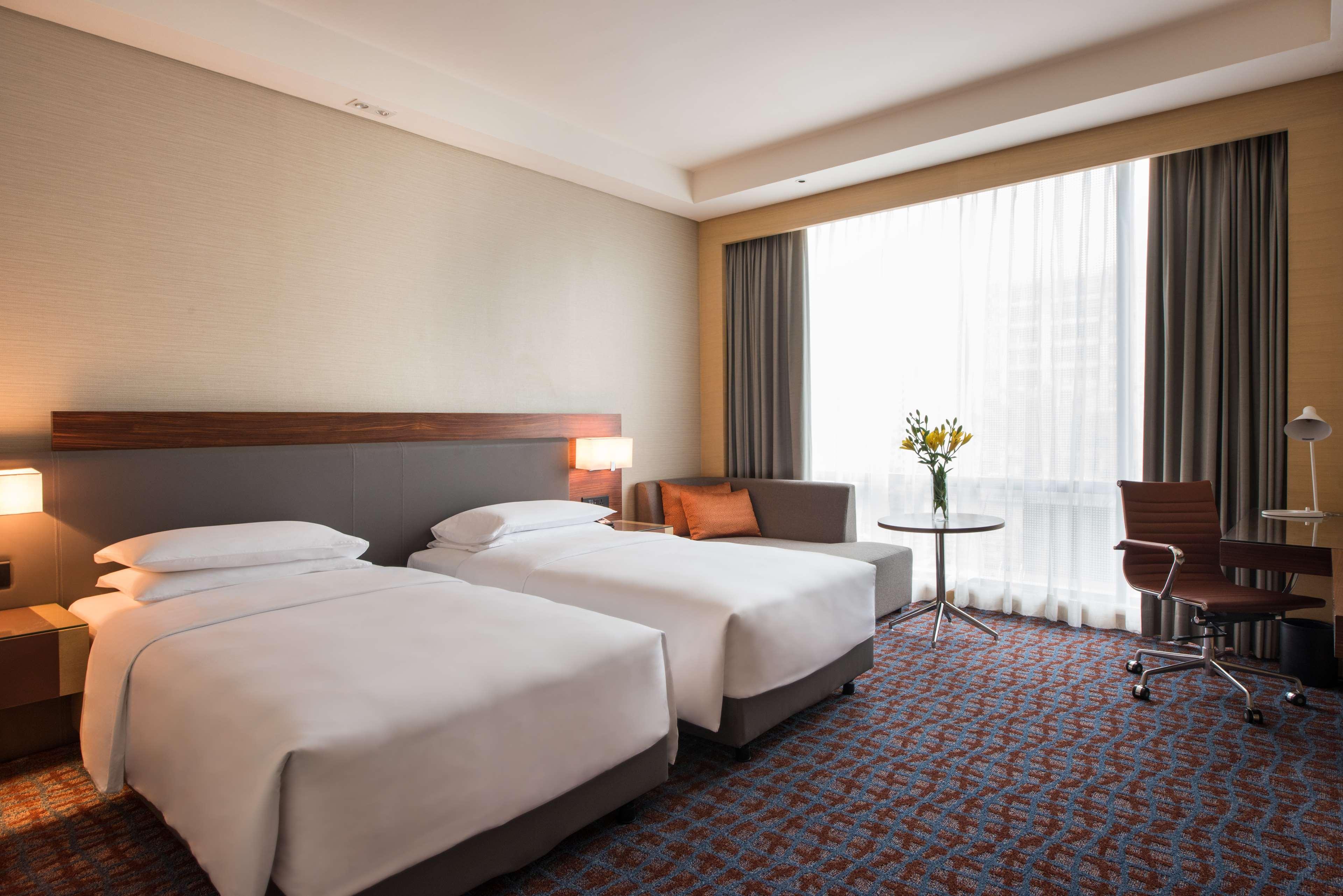 Hyatt Regency Lucknow Gomti Nagar Hotel Exterior photo Deluxe Room